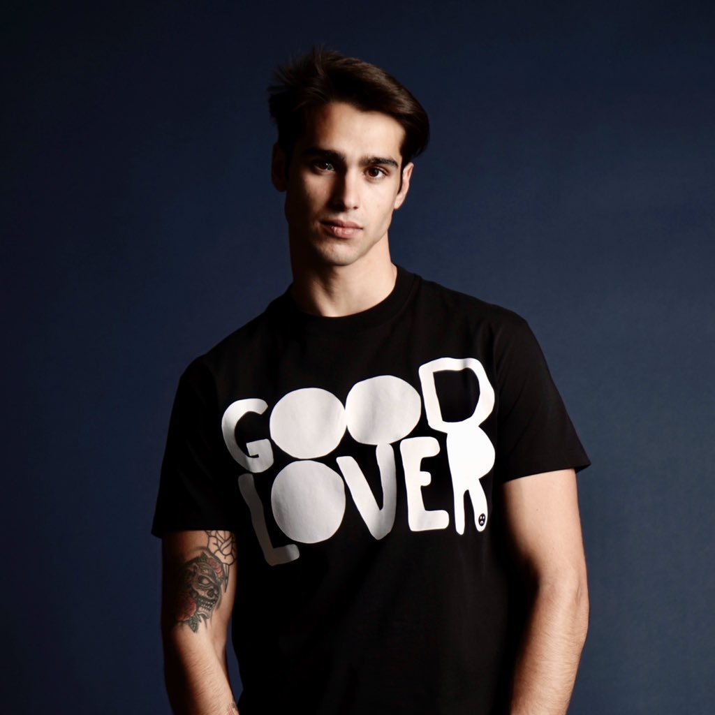 StephanMientus's tweet photo. Alejandro Iborra by Stephan Mientus for VALENTINO on https://t.co/PV5vnbpoKN 
#valentino #alejandroiborra #malemodel #goodlover https://t.co/WD8CiktfTY