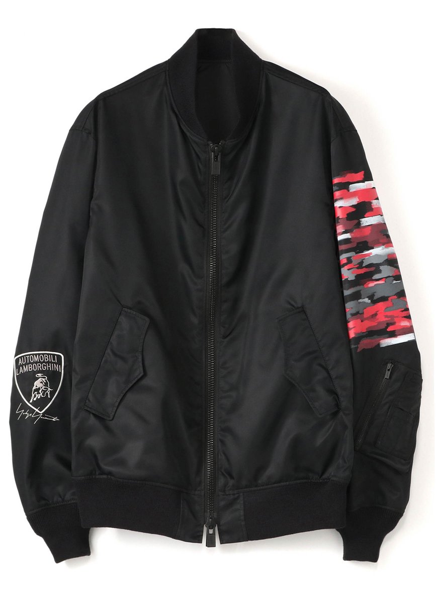 fashionsnap's tweet photo. ヨウジヤマモトとランボルギーニがコラボ。赤と黒に彩った「アヴェンタドール S」を発表しました。コラボではモッズコートやボンバージャケットといったアパレルアイテムも製作。11月11日から順次販売する予定です。
https://t.co/s2rGXsWDmK https://t.co/CLX9CWDcLT