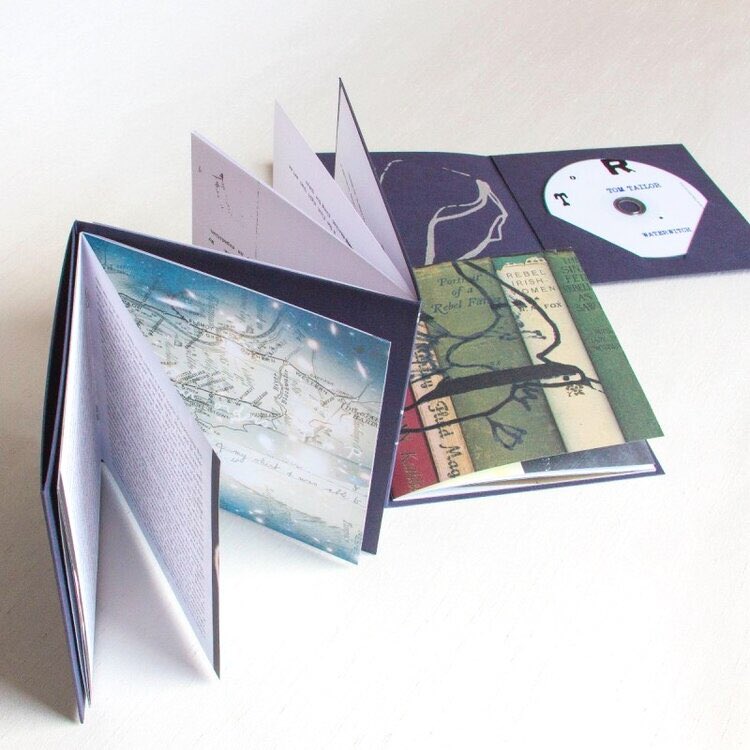Éilis Murphy of Folded Leaf creates stunning hand bound volumes that make magical presents both to read & look at. They are utterly desirable.Visit her website to see more details & her beautiful work:  http://foldedleaf.ie&nbsp;