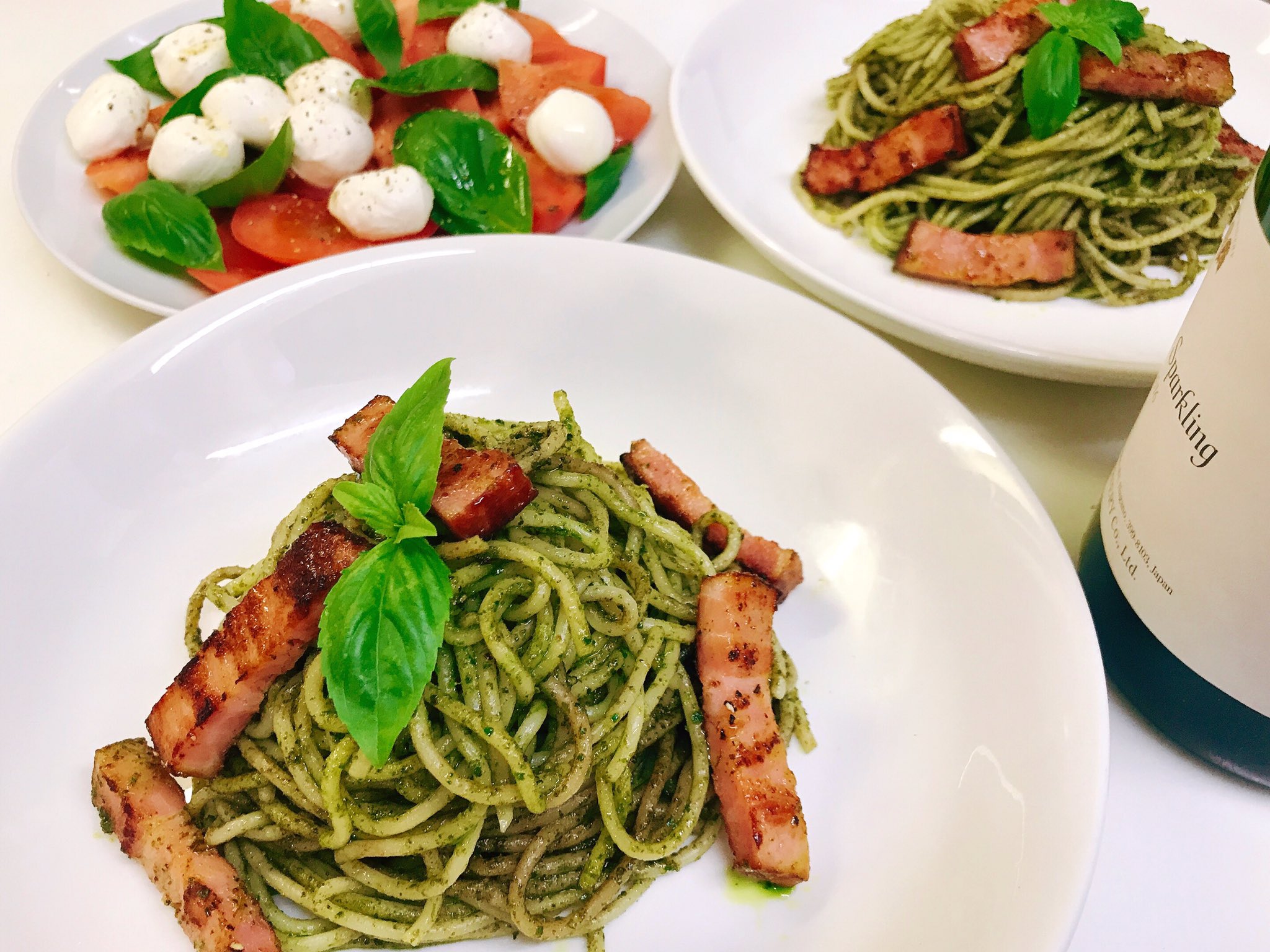 矢野絵里子 晩ごはん 晩ごはん ばんごはん ジェノベーゼ パスタ カプレーゼ 手作りジェノベーゼソース バジル栽培 ベランダハーブ T Co Mjbb6n7bka Twitter