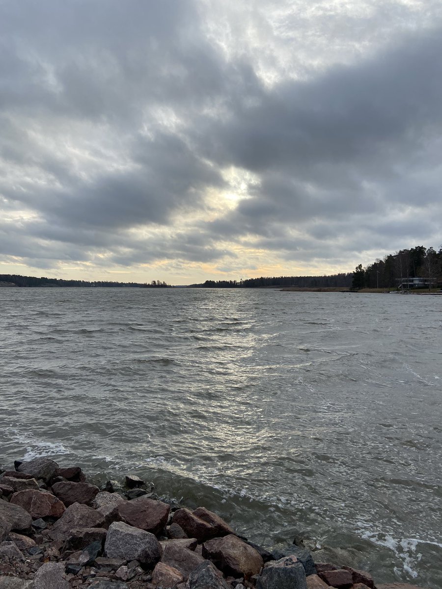 Meillä on viikon alkuun aina ihana mahdollisuus käydä happihyppelyllä tiimipalaverin alkuun. Kuulokkeet korville, Teams-palaveri rullaamaan ja eikun monia toisen eteen! Kiitos <a href="/MLaukkarinen/">Milla Laukkarinen</a> kun mahdollistat tämän! ❤️