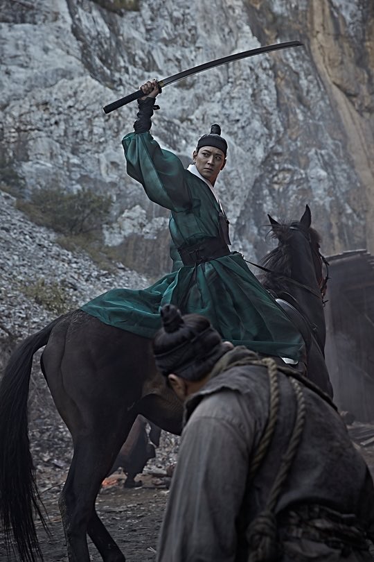 moonjulie7's tweet photo. #한복_챌린지
#Korea_hanbok_challenge 
한복 구경하다가 동원참치에게서 못벗어나는 중 같이 봐요. https://t.co/TKenKH25R8