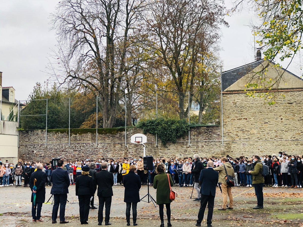 nathalieappere's tweet photo. Émouvante cérémonie d’hommage à Samuel Paty ce matin avec les élèves, les professeurs et les agents du collège Échange. J’adresse tout mon soutien aux enseignants qui transmettent et font vivre les valeurs de la République. Merci à eux pour leur engagement auprès de nos enfants. https://t.co/ta56PGlmww