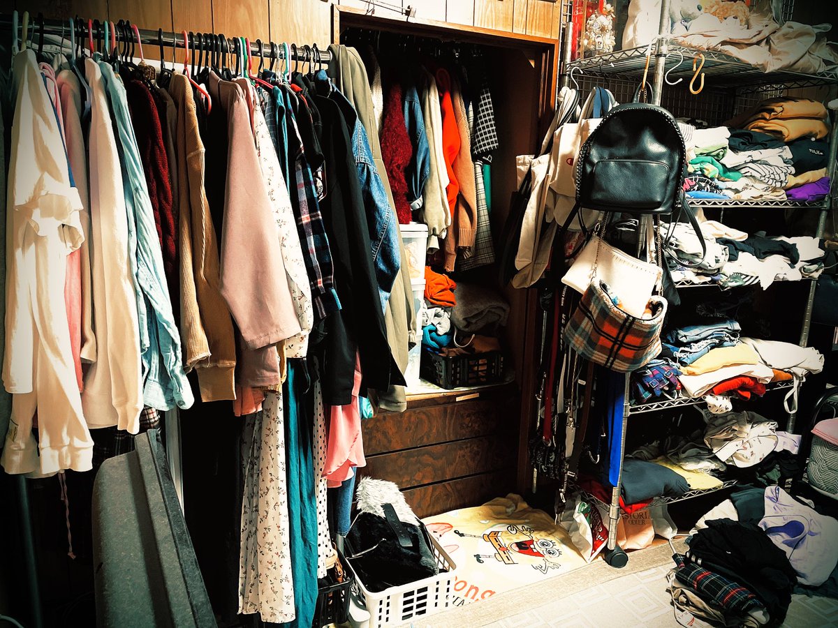断捨離してるんだけども、、 服がありすぎて あのー もー 入りません