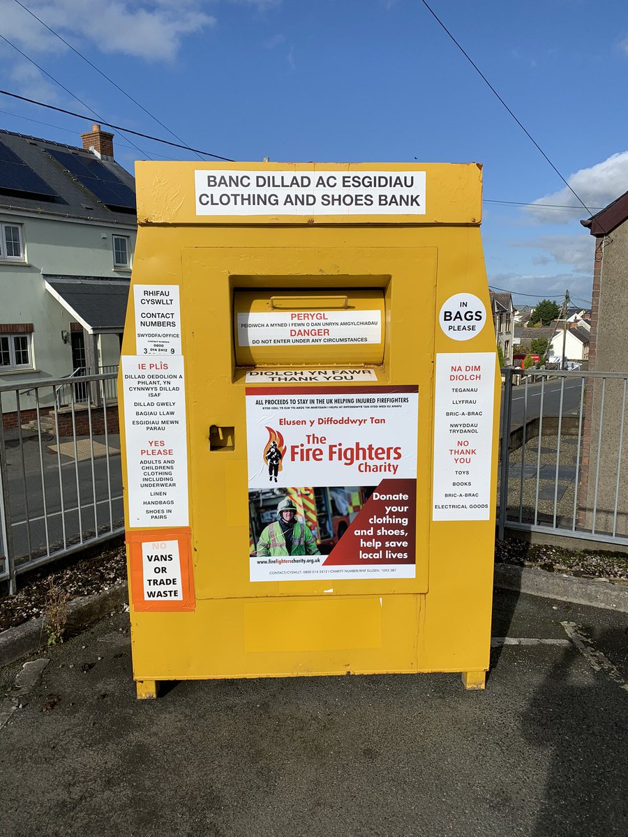 Brigad Dân Crymych Fire Station🚒

Please make sure you put clothes in bags before putting them into the clothes bank and also when placing them through the hatch please make sure they go into the bank itself as it’s blocking other people from putting clothes in. 
Thanks
Diolch