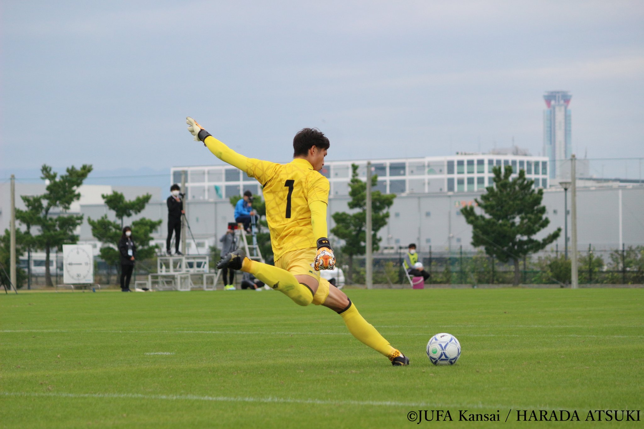関西学生サッカー連盟 公式 広報担当が選ぶベストショット お手本のように綺麗なキックモーションで前線にボールを供給し続けた 水谷友哉 選手 阪南大学 Hannansoccer これからも皆様に様々な写真をお届けします 是非 ご覧ください