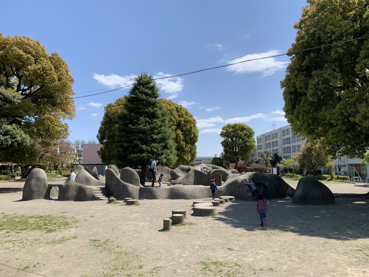 公団ウォーカー てるる 速報 多摩川住宅 再来年にも取壊し着工 多摩川住宅ホ号棟管理組合の建替 決議が行われ可決となったそうです ホ号棟は サル山やカタツムリ遊具があるエリアです 団地 多摩川住宅 T Co