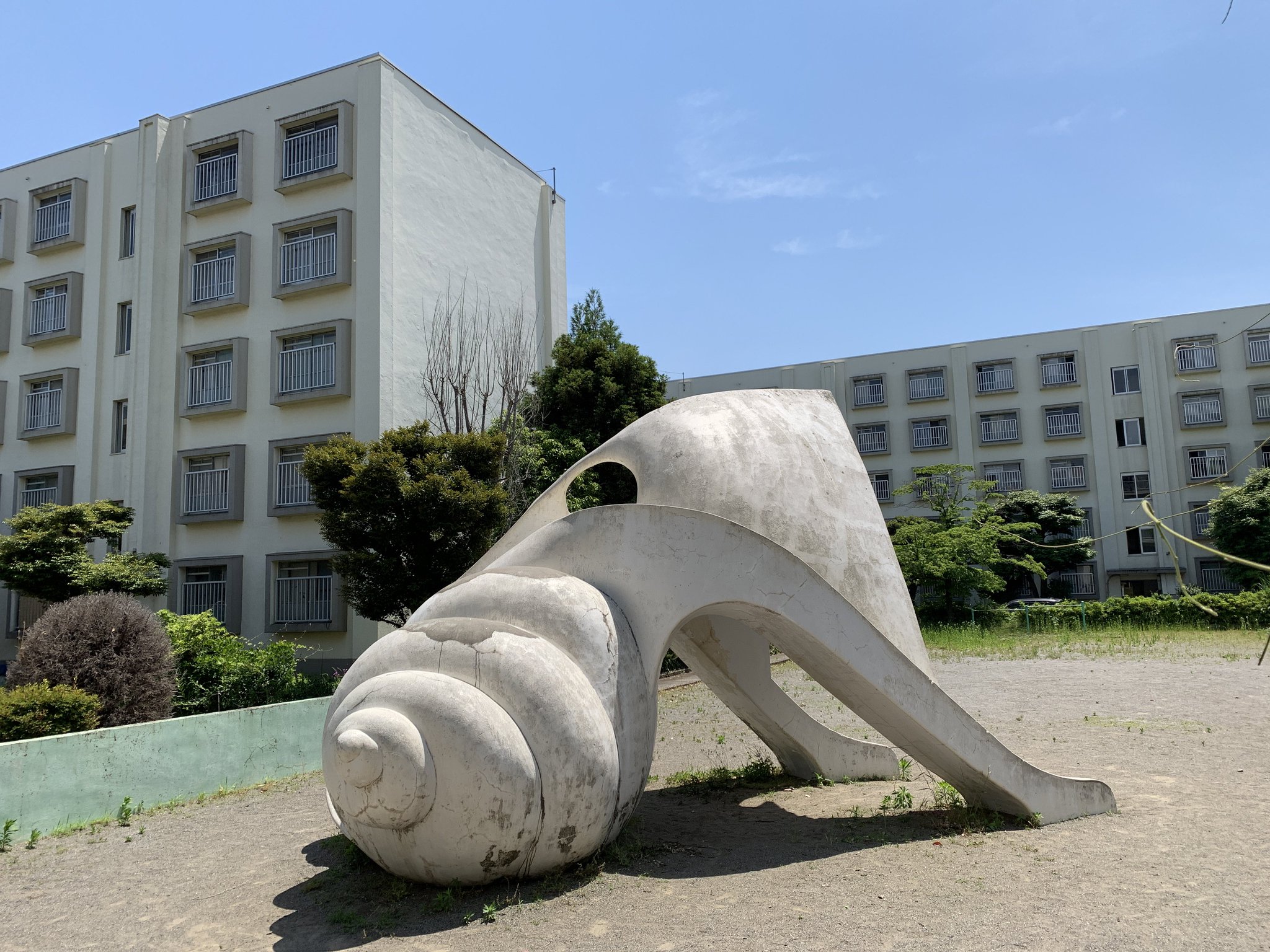 公団ウォーカー てるる 速報 多摩川住宅 再来年にも取壊し着工 多摩川住宅ホ号棟管理組合の建替 決議が行われ可決となったそうです ホ号棟は サル山やカタツムリ遊具があるエリアです 団地 多摩川住宅 T Co Unvxhkyjos