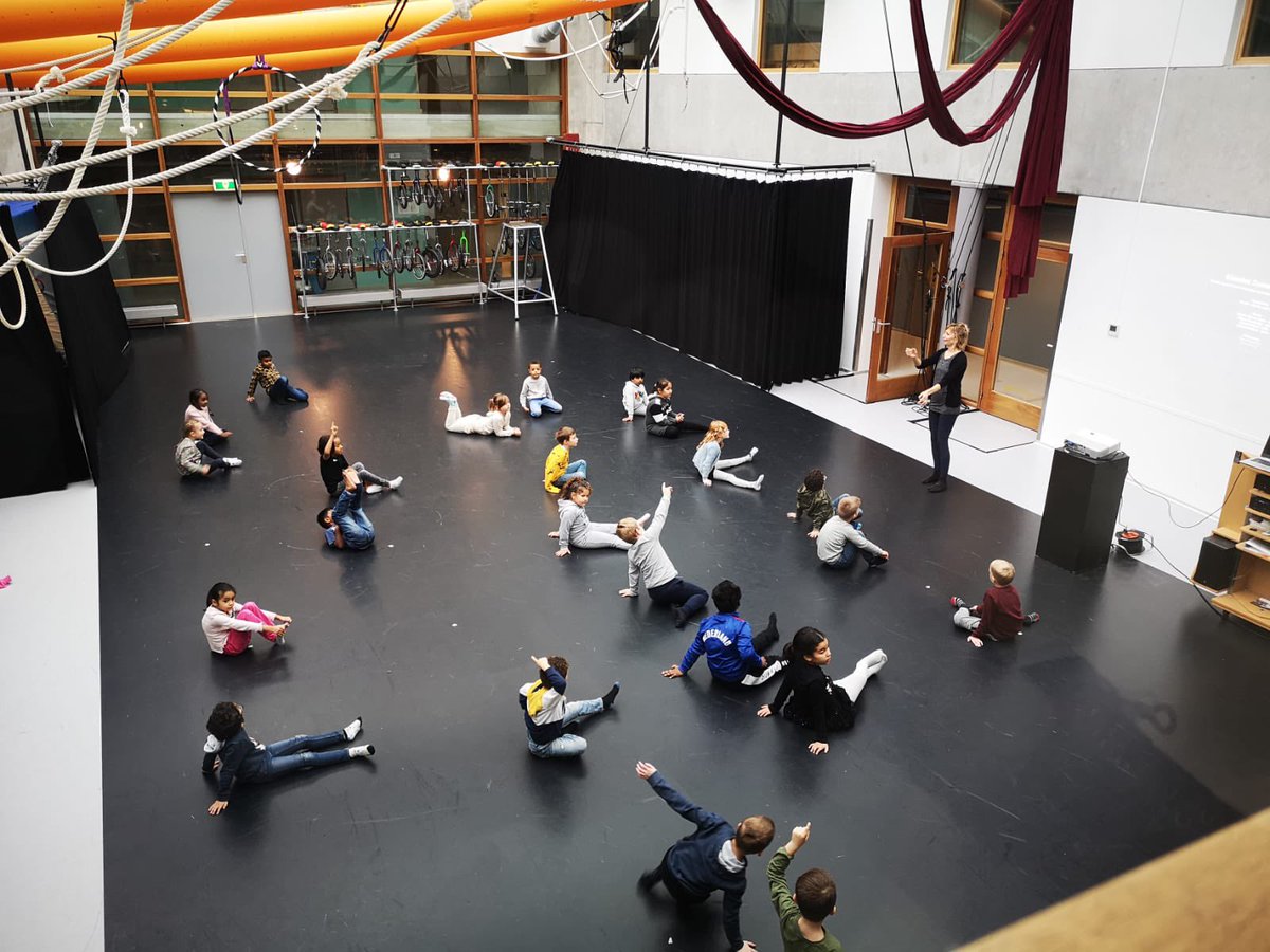 CKCZoetermeer's tweet photo. Vandaag scholen op bezoek voor Klassiek Zoetermeer. Aangepast programma maar net zo leuk & inspirerend. Zo blij dat we dit samen met @Floravontuur kunnen doen voor de kinderen! #klassiek079 #scholenprogramma https://t.co/OcfRMmSxYN