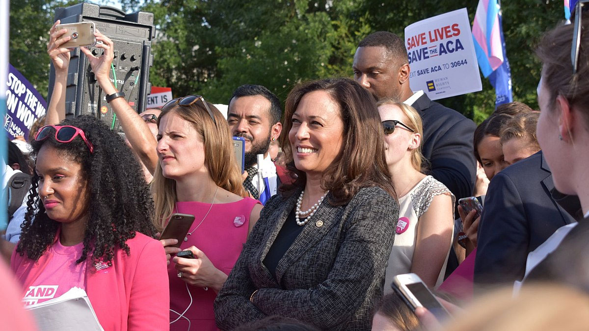 LivUniPol's tweet photo. // #Election2020 // The US presidential election is right around the corner, so check out our new election hub. 🗳️ Expert opinion on #KamalaHarris, all you need to know about the electoral college and an election night #Spotify playlist!🇺🇸 https://t.co/T6BZz0jcod
@livuninews https://t.co/MwzzDsK1P3