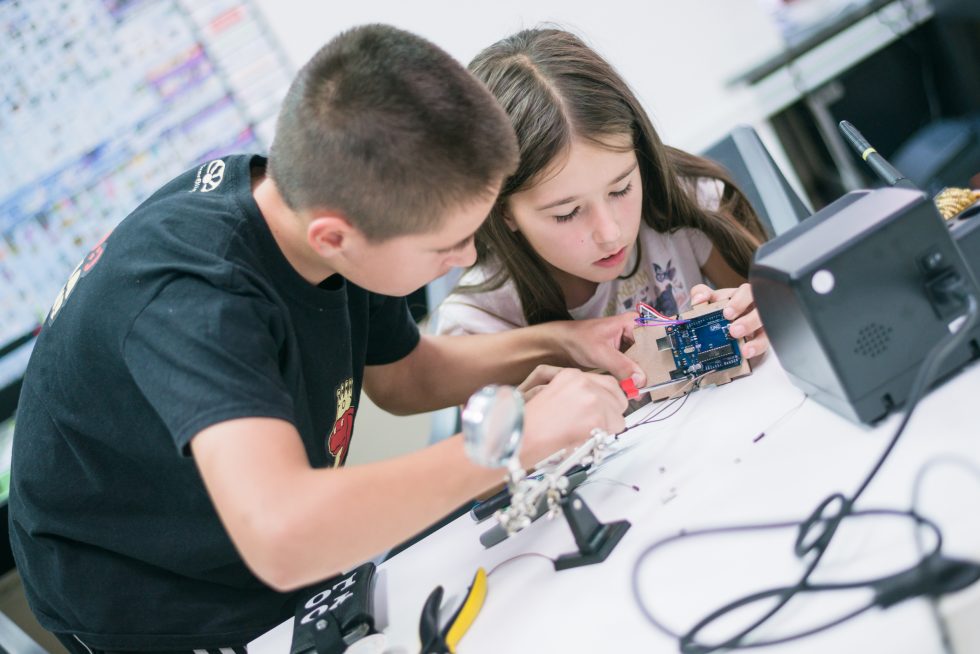 Imate ideje in predloge za delavnice s področja novih tehnologij, biotehnologije, biologije, nosljive tehnologije, digitalnih medijev, robotike, alternativnih virov energije, procesiranja signalov, ipd.? 

#konS platforma sprejema vaše predloge! 

-> kons-platforma.org/v-iskanju-novi…