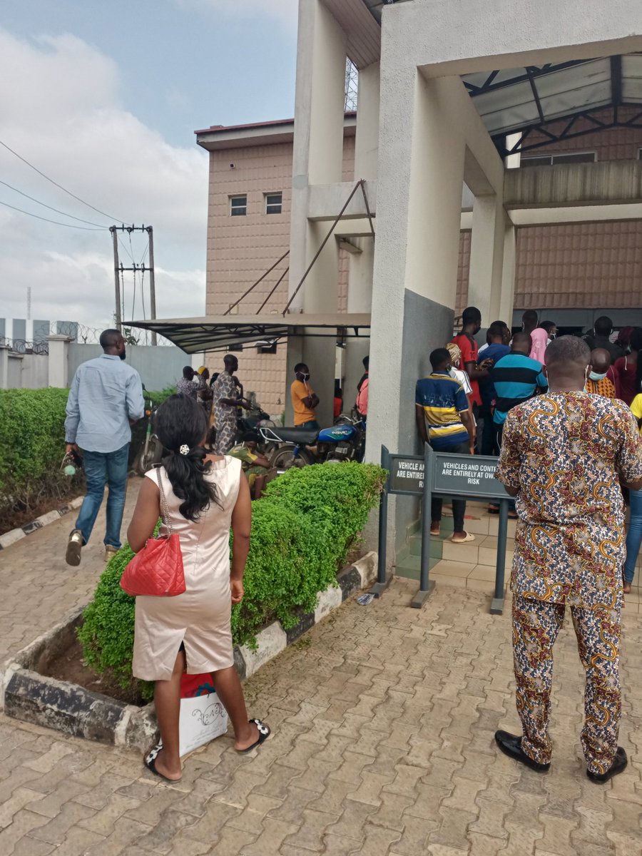 greaterheights_'s tweet photo. Dear @gtbank, this is your main office in Akure, Ondo State. Customers waiting outside for hours sitting on the floor while some standing. Please provide shelter and/or chairs. Your Half-year revenue of 2020 stood at N225.14billion naira.

These customers outside deserve better. https://t.co/CAaFoRXbJT