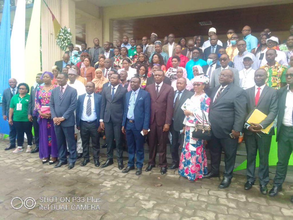 APMECameroun's tweet photo. Cérémonie de lancement de la première édition des journées nationales de réseautage des PME à Douala. Elle a été présidée par le SG du MINPMEESA https://t.co/pvN3gZEWvz