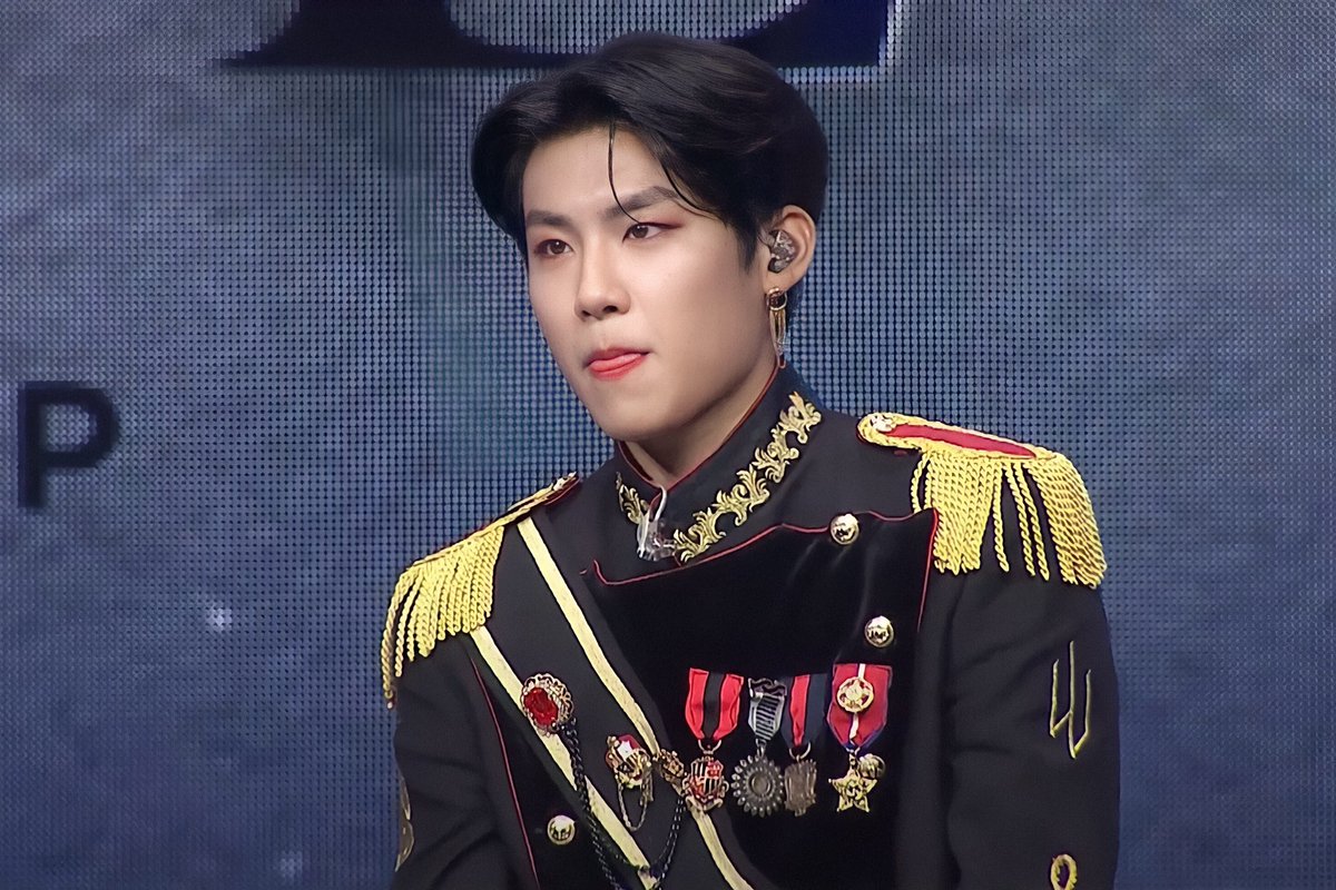 pwjfilm's tweet photo. Prince WOOJIN  👑✨

#박우진 #PARKWOOJIN #WOOJIN #AB6IX #에이비식스 #SALUTE https://t.co/K3vBquiSJm