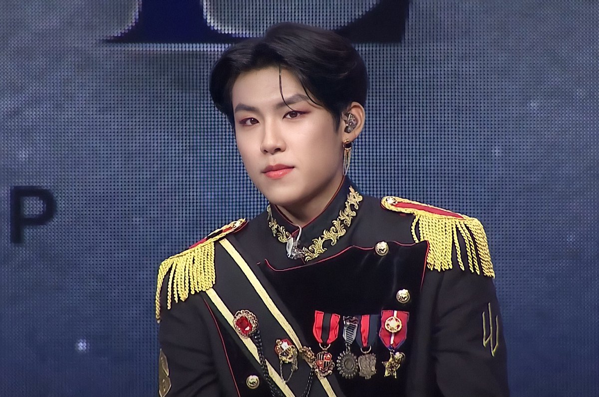 pwjfilm's tweet photo. Prince WOOJIN  👑✨

#박우진 #PARKWOOJIN #WOOJIN #AB6IX #에이비식스 #SALUTE https://t.co/K3vBquiSJm