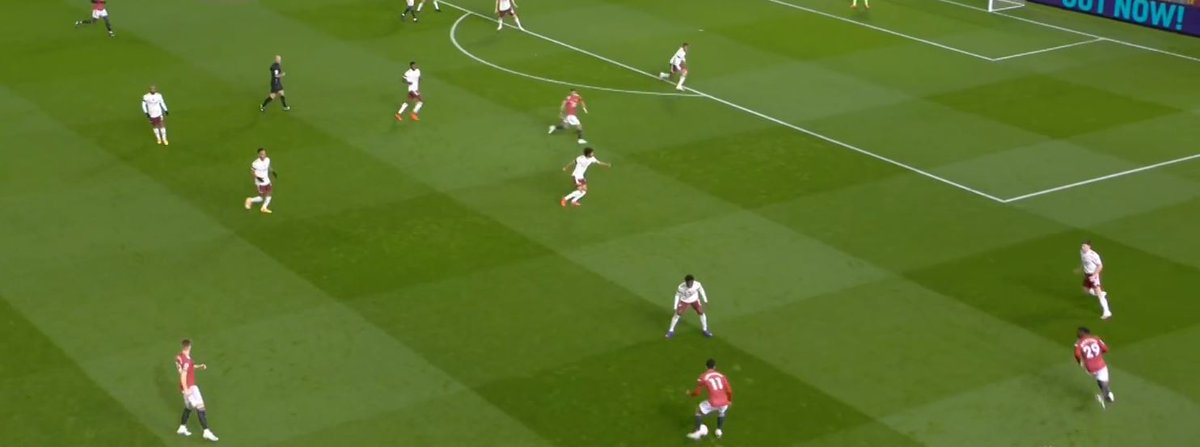 Passing – ShortFirstly, it's good that AWB overlapped Mason. That was nice to see once more. Here, Mason looks for Bruno with a pass he would make more often than not but falls short – it's not the easiest though.We did this a lot nevertheless.
