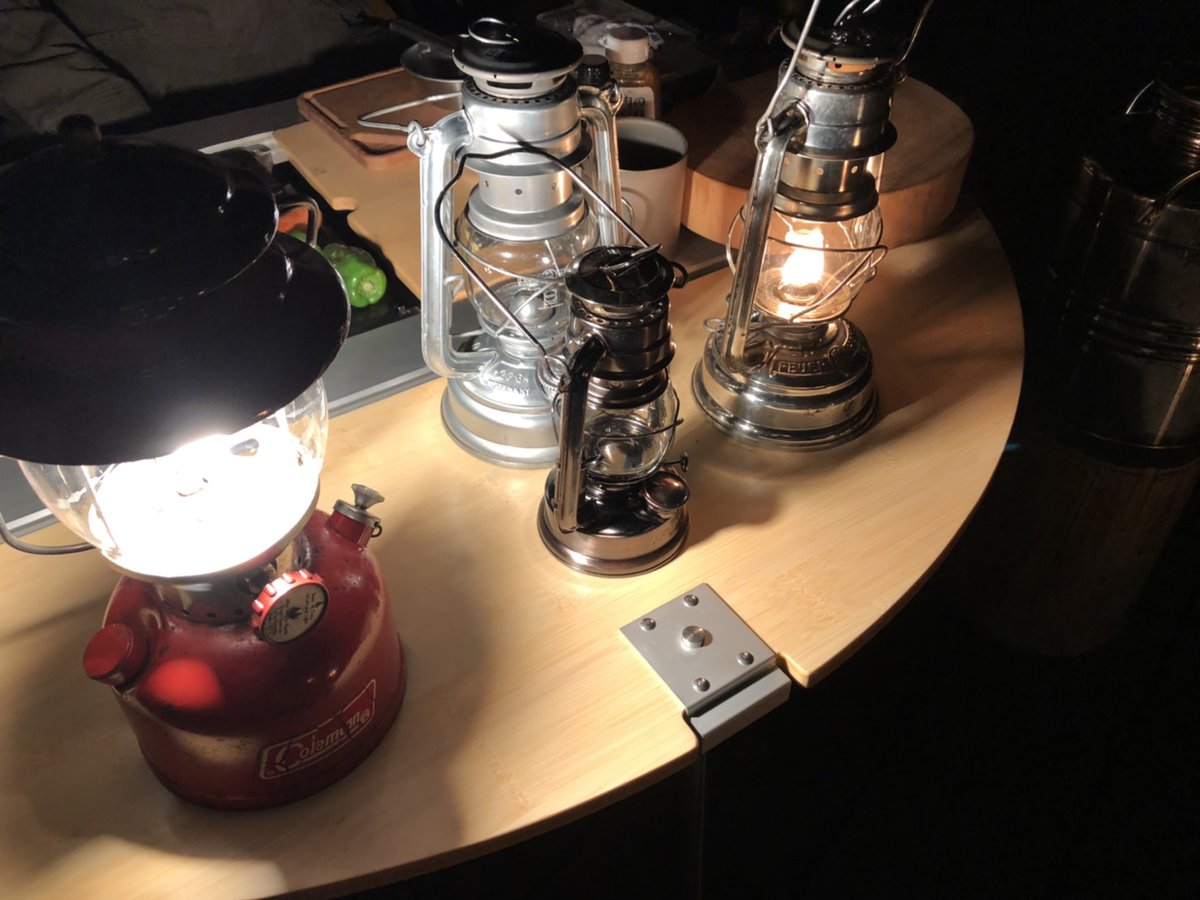 camp2727's tweet image. 先日のグルキャンで
Yutako06 @IrumanoSさんに
先日ポチったオールドランタンを整備してもらい、点火方法を教わって見事に点灯しました🔥
71年式で自分やYutako06さんより年下ですが🤣
まだまだ暗闇を明るく照らしてくれます☀️
#200A #コールマン #次はバースデー #オイルも素敵