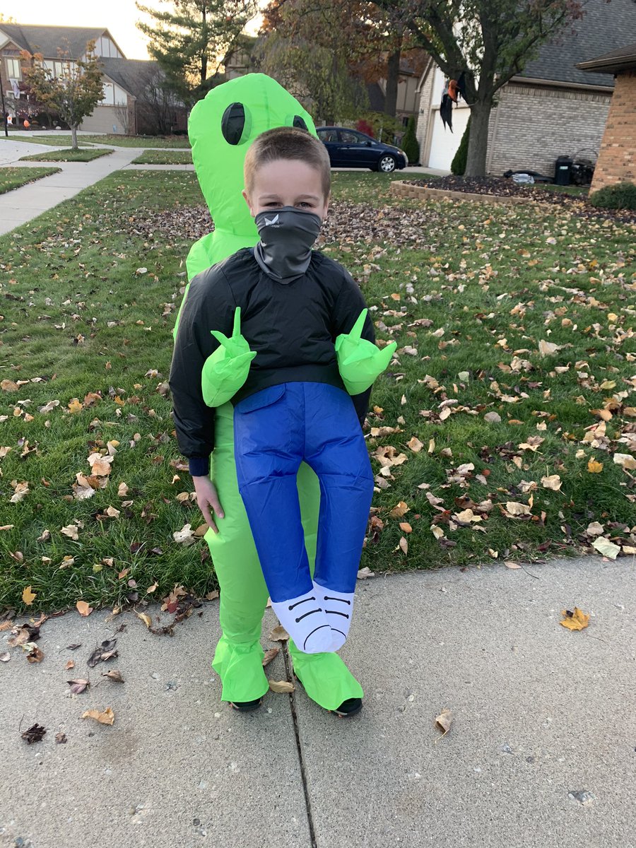 compsju's tweet photo. Happy Halloween was had by all! #CoolidgeCougars #WebsterWildcats https://t.co/16nSNyJ4if