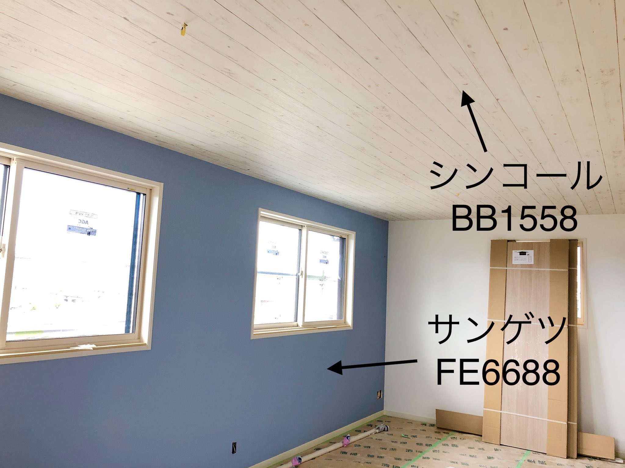 福岡優作 クロス職人 陶芸家 葵のあそぶ土asobu Do アンティークな白の木目天井にブルーのアクセントは相性抜群 壁紙をファッションに T Co Ucthmndarh Twitter