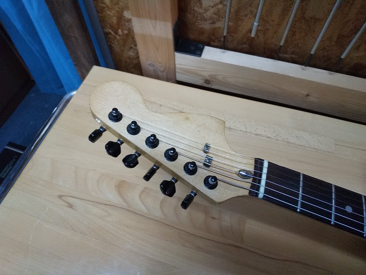 Guitar_Shop_BYG's tweet photo. #本日のギター修理

定期的に見させいただいているオリジナルギター。
ギターの状態だけでなく改造やパーツ交換のご相談もありました。

状態のチェックだけでなく弾き易くしたい、音をこうしたいといったお悩みもお聞かせください。 https://t.co/r13kNPJ3wN