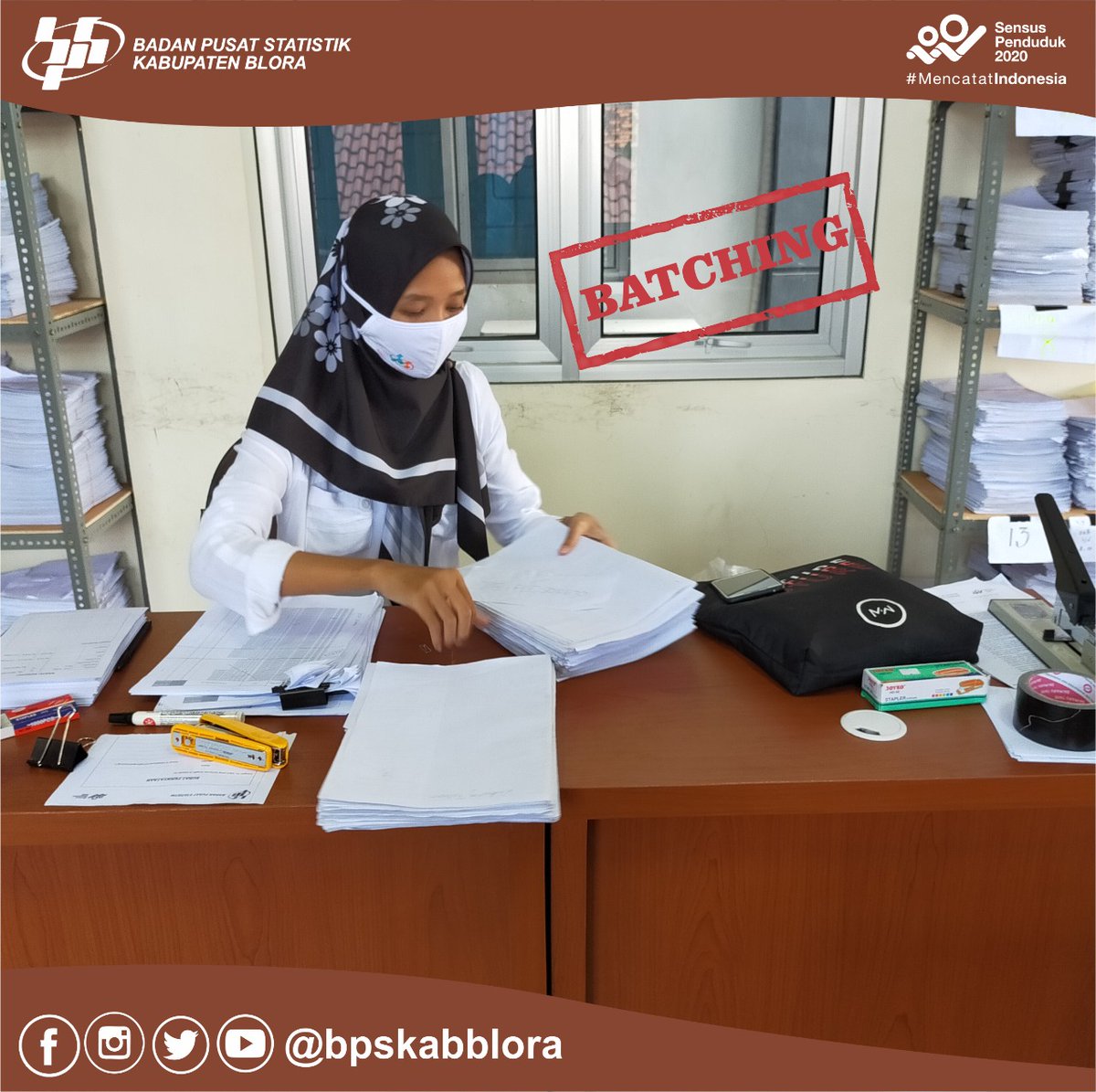 bpskabblora's tweet photo. Sensus Penduduk belum berakhir lho! Setelah kegiatan lapangan, kini saatnya masuk ke tahap pengolahan. Tahapan pengolahan baik pra komputer maupun komputer sangat besar perannya untuk menghasilkan data yg berkualitas. Doakan kami ya!
#bpsblora
@bpsprovjateng
@bps_statistics https://t.co/jkaFKW7CDx