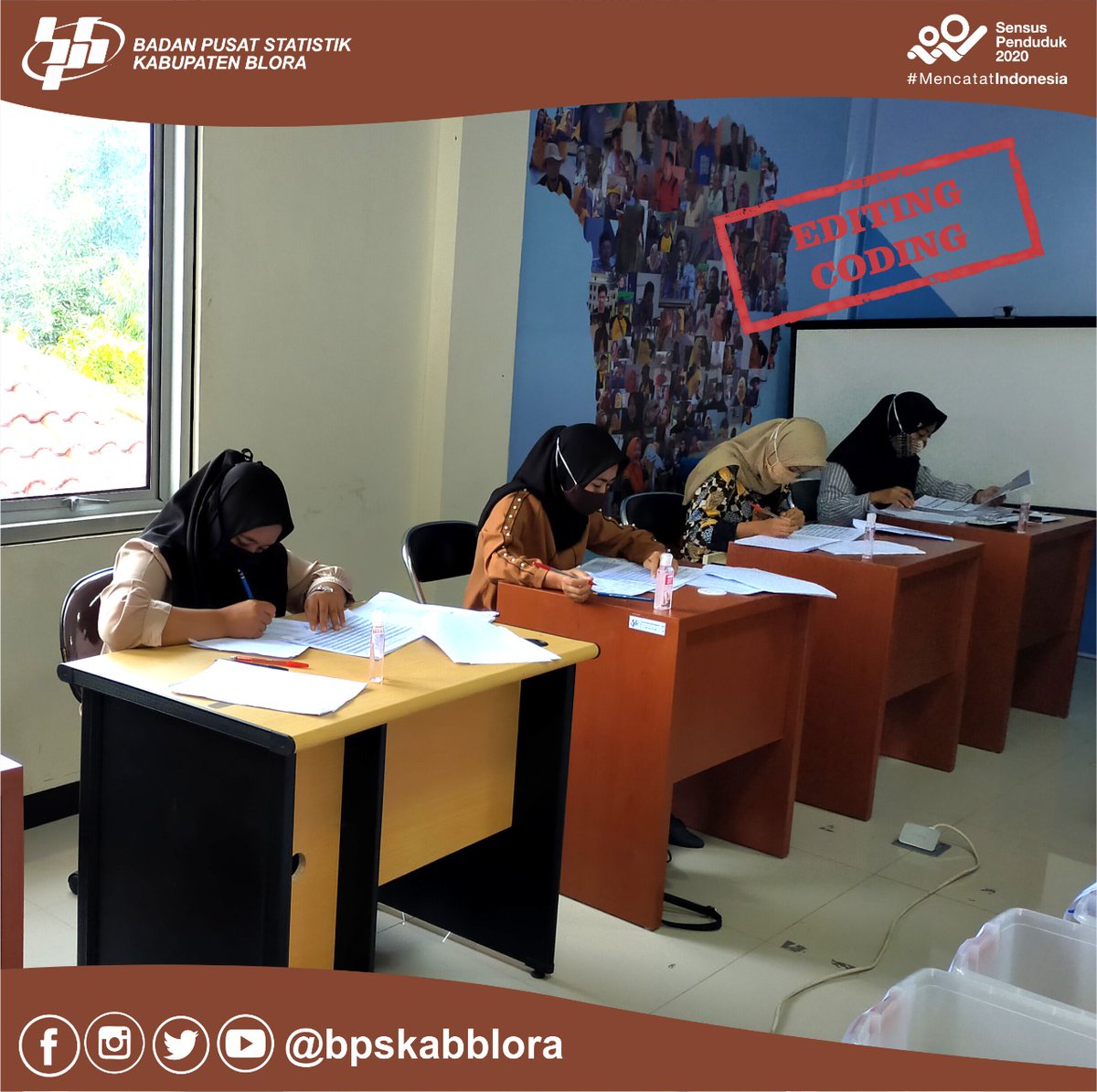 bpskabblora's tweet photo. Sensus Penduduk belum berakhir lho! Setelah kegiatan lapangan, kini saatnya masuk ke tahap pengolahan. Tahapan pengolahan baik pra komputer maupun komputer sangat besar perannya untuk menghasilkan data yg berkualitas. Doakan kami ya!
#bpsblora
@bpsprovjateng
@bps_statistics https://t.co/jkaFKW7CDx