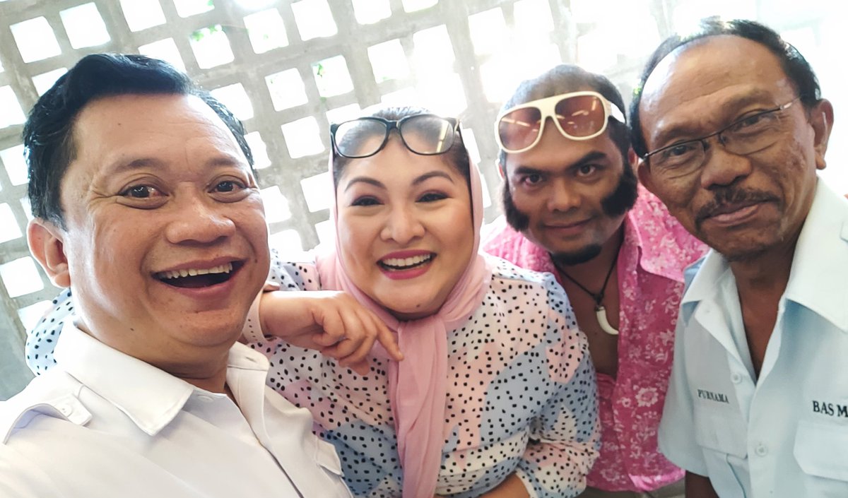 AdiAfendi's tweet photo. Nantikan kemunculan kami dalam Kampong Pisang Bersiri-Siri di Astro Citra (saluran 108), setiap Isnin jam 9 malam, bermula 7 Disember ini. 😊

#Astro #AstroCitra #KampungPisangBersiriSiri #KampungPisang https://t.co/CYroo12SOf