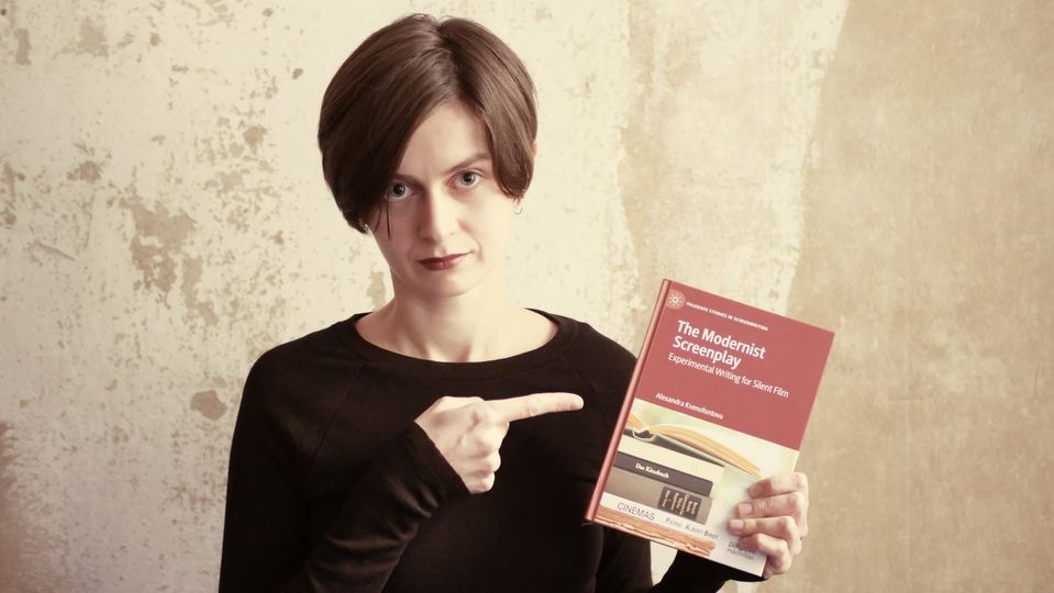 SRNConference's tweet image. If you're interested in screenwriting for silent film, specifically the screenwriting by the surrealists, expressionists, and other 'isms' then you must check out my ECR predecessor Alexandra Ksenofontova's first book 'The Modernist Screenplay'
springer.com/gp/book/978303…