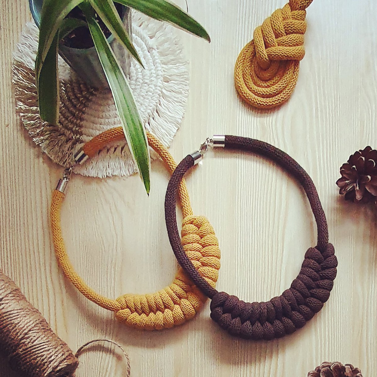 knot_clever's tweet photo. Statement necklaces just £8.00 ea plus shipping. Autumn colours will look great complimenting a plain tee.
Mustard &amp; Mocha available now
Other colours available on request.
#etsy #etsyseller #UKGiftAM #handmadejewellery #handmadeinmanchester  #knotcleverbyclare https://t.co/xT9mw8htXQ