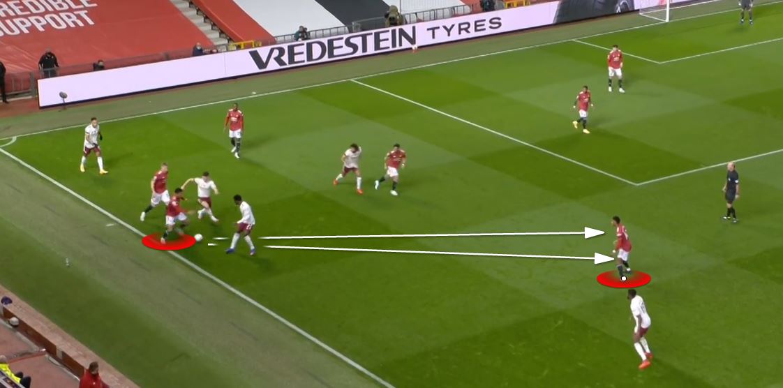 Short Passing – PoorThis was a common occurrence. Mason makes this pass almost every single time. He had two passing paths – one directly to Rashford and another that lets him turn. Instead, he passes it nearly straight forward and it results in a turnover.