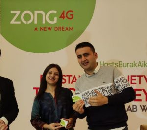 TheDailyNewsPK's tweet photo. @Zongers brings world-famous Turkish chef @CznBurak to Pakistan
https://t.co/R7H2UNXPSC Via: @TheDailyNewsPK
#turkishchef #digitaltransformation #digitalpakistan #zong #Telecom #BurakOzdemir #turkey #ZongHostsBurak https://t.co/LK0nTyLHZG