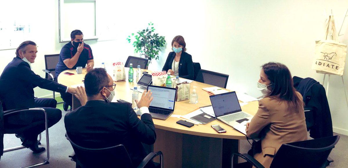 lauriannerossi's tweet photo. Visite du siège de @transportadiate ce matin à #Montrouge, entreprise spécialisée dans les #transports d’enfants et d’adultes en situation de #handicap. Un secteur des #mobilités méconnu pourtant essentiel à l’#inclusion, et sévèrement touché par la crise sanitaire. #Avotreecoute https://t.co/BMoaFuLlM6