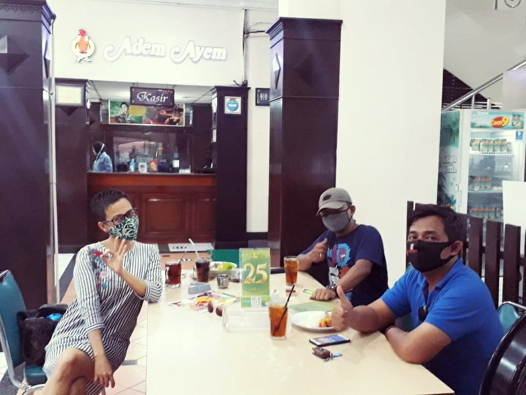 Humilis_13's tweet photo. Sugeng rawuh wonten 
Surakarta Hadiningrat @Amy_Anwar -Artis Antar Pulau Antar Provinsi. 
🥰🥰🥰🤗🤗🤗

Kita berjumpah lagi malam ini.😂😂😂

#TheSpiritofJava https://t.co/gYAd6fGQ9M