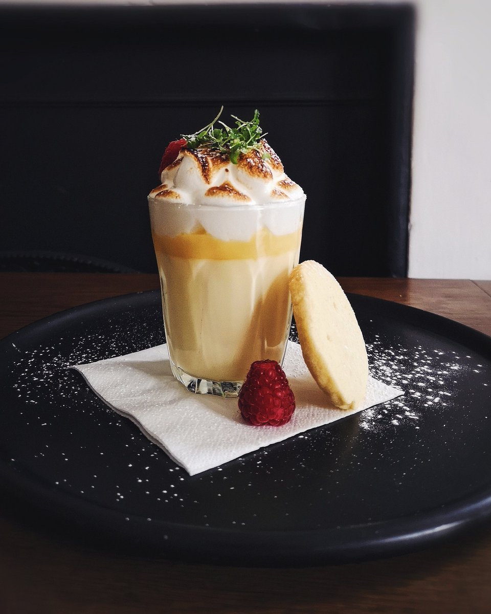 Lemon meringue posset! 

A creamy lemon posset with a layer of lemon curd, a lemon meringue top & shortbread biscuit.

#lemonposset #dessert #gastropub #bathfoodies #batheats