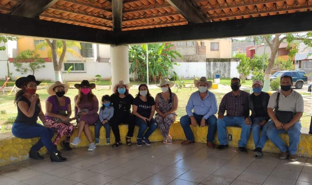 ChuyMorrayo's tweet photo. Cada día somos más personas, mujeres y hombres que estamos preocupados y ocupados en mejorar nuestro municipio, #tonaltecas de corazón que no descansamos ni un solo día por ver un cambio para bien en Tonalá.
#ElAmigoDeTonalá
#TodoElPoderAlPueblo
#SoyDeTonalá https://t.co/6XGBNou9Ik
