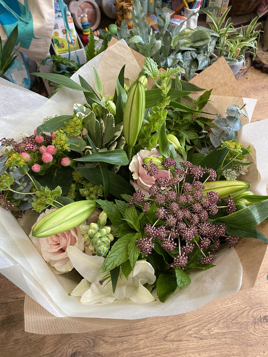 In the midst of all this shizzle, there are still beautiful flowers.... Let’s stop, breathe and count the blessings. We can do this, folks if we all stick together.  #giftbouquets #flowersdelivered #verybluedoor #notallbouquetsarecreatedequal #floristheatonmoor #floriststockport