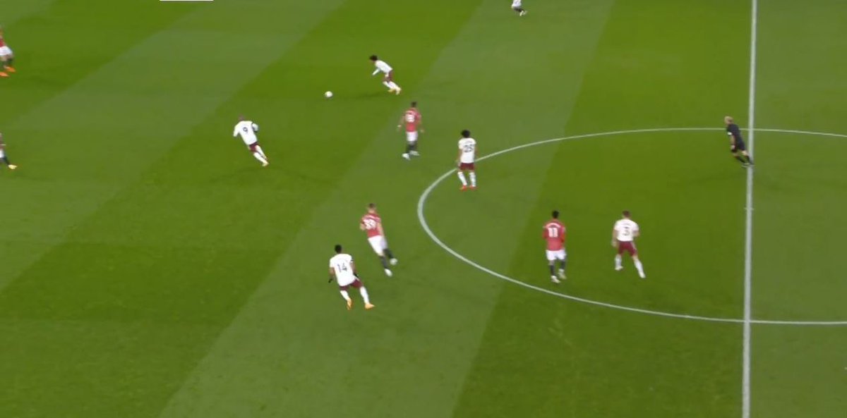 Mason Greenwood – TurnoversMason did not start well at all. This is his third turnover already and this one was the worst. He is looking for Shaw who is out of frame but just at the top. Pogba has made a run which pulled Arsenal back. This is an easy pass for him. However…