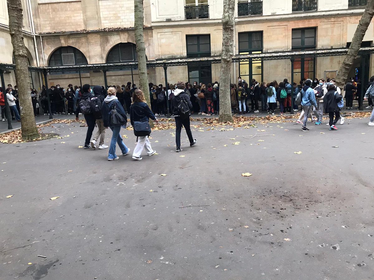 MehdiBezzaouya's tweet photo. Les médias, réagissez !! Ouvrez les yeux! Soyez indépendant!! #BlanquerMent  #BlanquerDemission  #balancetonblanquer #bfmtv #cnews #rentree https://t.co/Y3HeZI6J5P