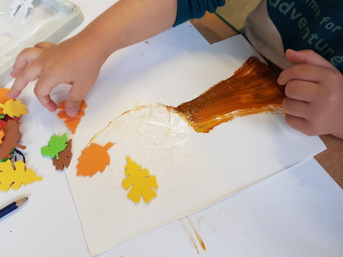 Autumn Trees 🍁🍂🍁
Toddler room made some beautiful autumn trees. We spoke about the different colours of the leaves as we got sticky with the glue🐼💛