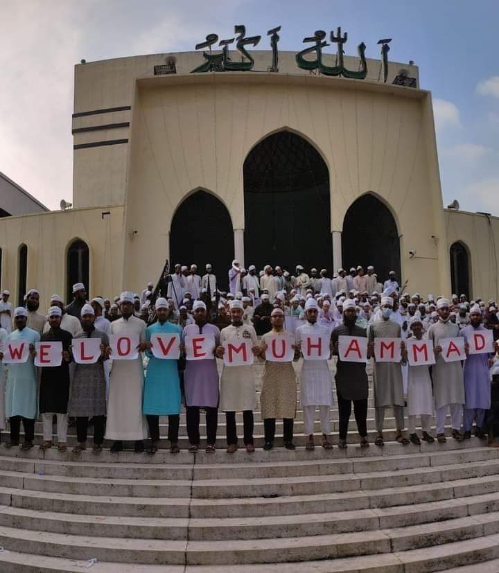 Hafsa57472724's tweet photo. Millions of angry Muslims protested outside the French embassy in the Bangladesh🇧🇩
#BoycottFrenceProducts
#BoycottFrance
#WeLoveMohammad (SAW)
#WefollowMuhammad(SAW)
#WeAreUmmahOfMuhammadﷺ https://t.co/c0TpYcjsaN