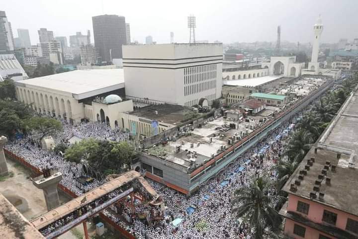Hafsa57472724's tweet photo. Millions of angry Muslims protested outside the French embassy in the Bangladesh🇧🇩
#BoycottFrenceProducts
#BoycottFrance
#WeLoveMohammad (SAW)
#WefollowMuhammad(SAW)
#WeAreUmmahOfMuhammadﷺ https://t.co/c0TpYcjsaN