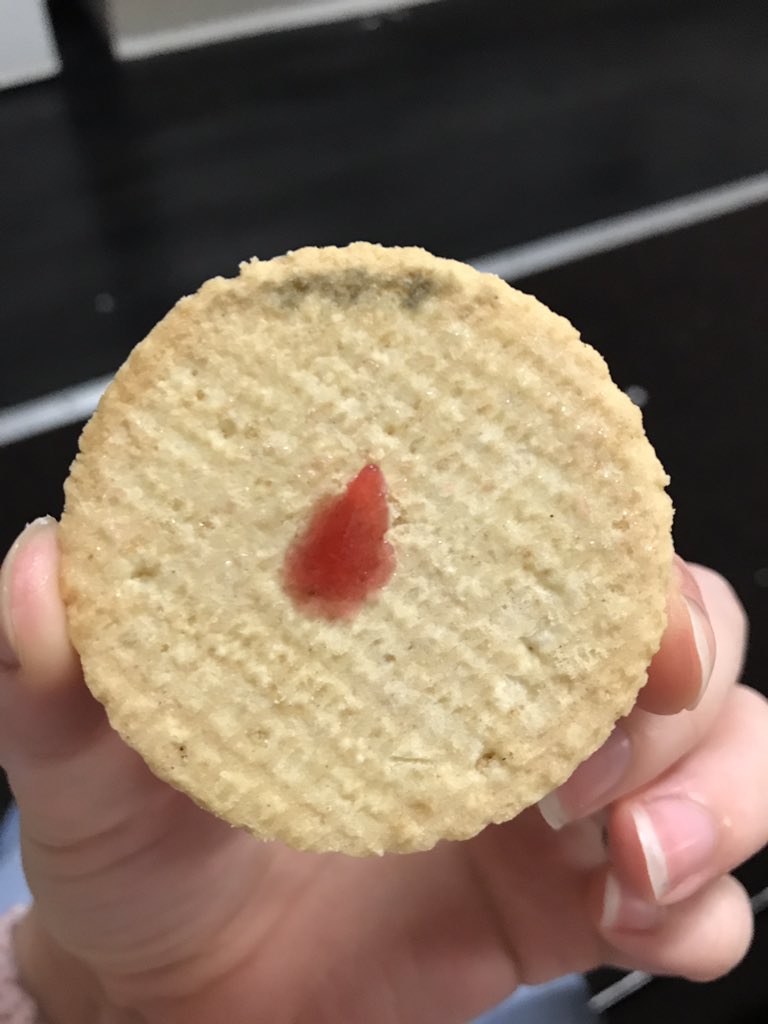 BeccaRuth_B's tweet photo. Please can someone tell me if this is mould on my vegan Jammie Dodger?? 🥴 very sus so haven’t eaten it but it’s a bit gross @jammiedodgers https://t.co/kY3ZrKWHnm