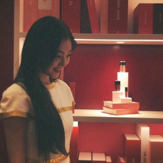 ezsrgt's tweet photo. four years later.

/ seulrene au /

ceo and engineer seulgi has found her fate once again entangled with her ex wife, arki irene... after 4 years since she left her. https://t.co/yeI2BKtEkt