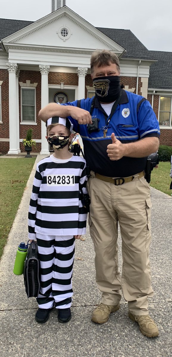 taasro's tweet photo. East Elementary School SRO Bartle &amp; @cullmanprimary SRO Sullivan are making a difference with children and teachers. @NASRO_Info @cullmanpd @EESPrincipal #SROsMatter #SROsInAction https://t.co/GYfoqKC5eJ