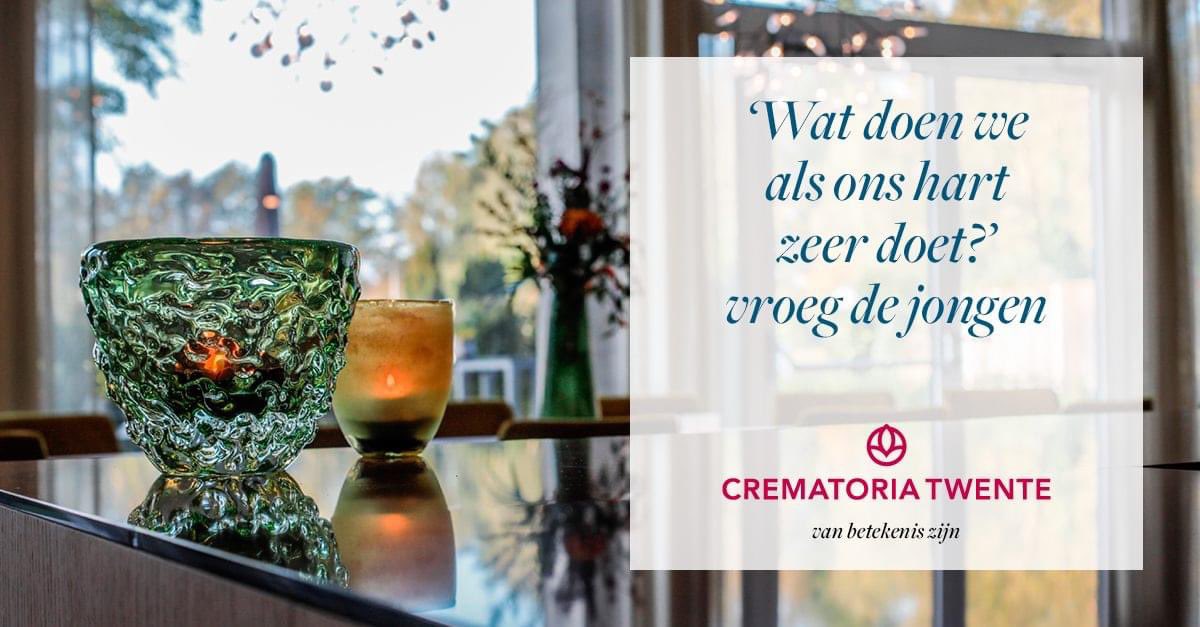 CremTwente's tweet photo. 'Wat doen we als ons hart zeer doet?', vroeg de jongen.

'Dan wikkelen we het in vriendschap, gedeelde tranen en tijd, totdat het weer vrolijk en vol hoop wakker wordt'.
 
Uit: De jongen, de mol, de vos en het paard, van Charlie Mackery, vertaald door Arthur Japin #Allerzielen https://t.co/v2QNSyiUpV