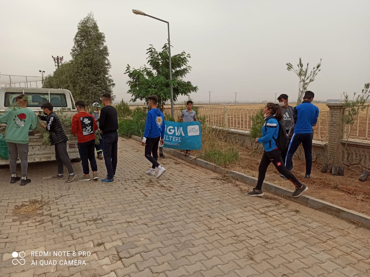 “Bugün Fidan, Yarın Nefes" diyerek, fidanlarımızı toprakla buluşturup, onlara cansuyu verdik.
Destekleri için Kızıltepe Belediyesi Park ve Bahçe müdürü <a href="/HalilYomak/">Halil TR🇹🇷🇹🇷🇹🇷</a> ve ekibine teşekkür ediyoruz.
#DoğayıSevenGençlik😊