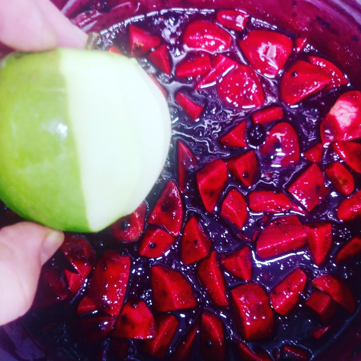 Granny Smiths from the garden and bramble jelly cooked in @kilchomanwhisky bramble liqueur. One piece of the new island/islay cheese course.
Begins Thursday
#cheese #brambles #apples #whisky #scotch #restaurant #annfieldplace #dennistoun #glasgow #food #scottishfood #glasgowfood