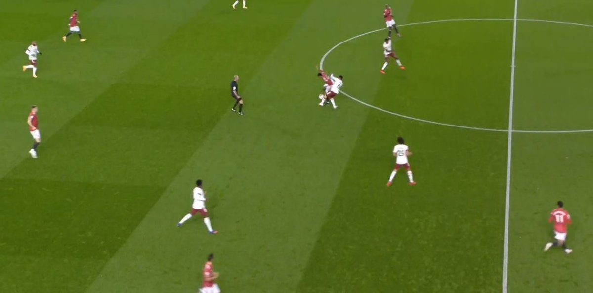 Rashford – First TouchHere, Rashford receives a pass from Fernandes. However, his first touch isn't as clean as it could be. The CB comes around him and tackles him well as a result. Generally speaking, the first touch is harder to master when holding the ball up.