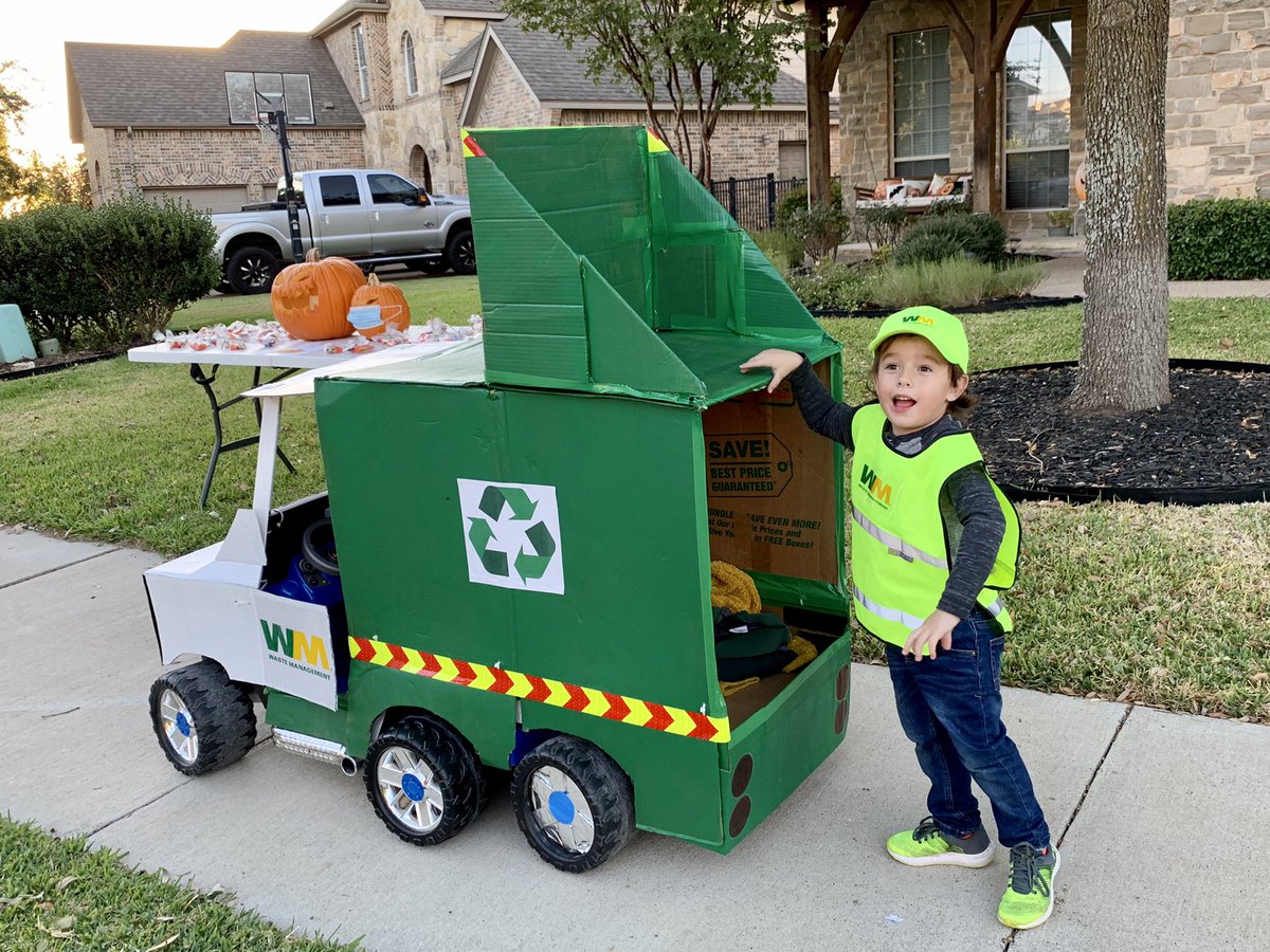 michaelwbrooks's tweet photo. @WasteManagement Happy Halloween! https://t.co/JrQd76rHBf