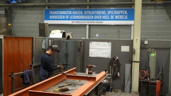 willy_zoete's tweet photo. Werkbezoek aan @vosconbv. Maken werk van oa schoolverlaters om 'gouden handjes' met toekomst te vormen. @MVO_NL vb van invulling van #levenslangleren.! Win/win: stagiaire van nu is straks de klant van morgen. Een #elkedagbeter HCA vb van werken in @zuid_holland. 
@economicboardZH https://t.co/nIDhWiAypa